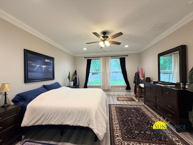 Building Photo - Stunning Shalimar 4 Bedroom / 3 Full Bathroom Home with Solar Energy Efficiency!