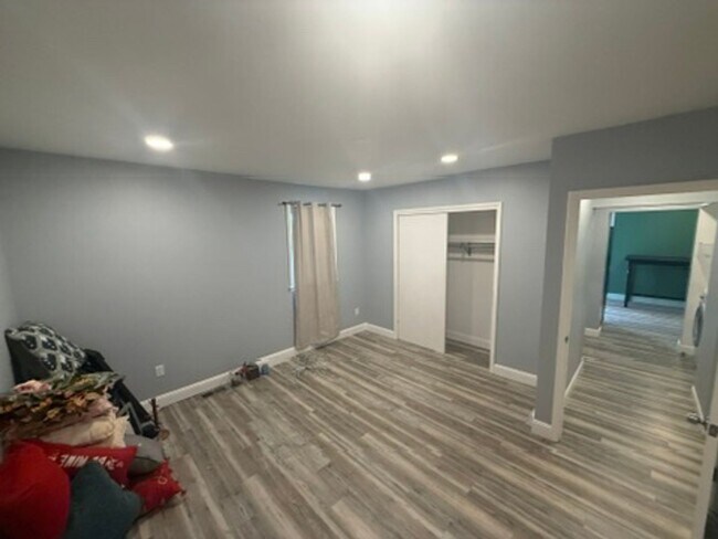 Building Photo - 347 Prestley Rd