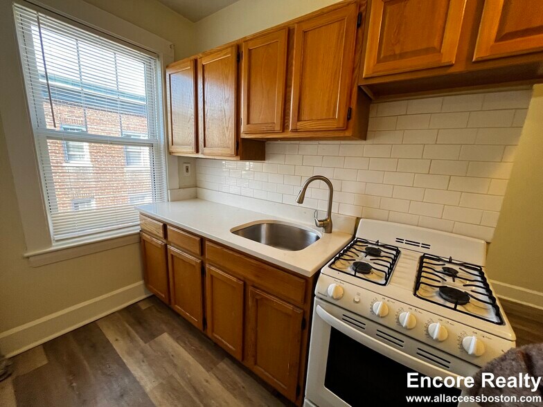 Building Photo - 155 Summer St