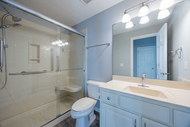 Building Photo - Stunning 6-Bed, 5-Bath Fully Remodeled Hom...