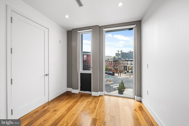 Building Photo - 621 S 24th St