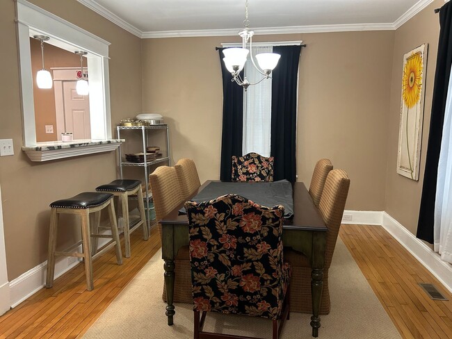 Building Photo - Furnished Short term fully renovated