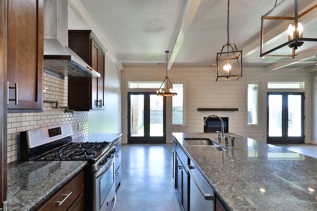 Building Photo - 3/2/2 duplex!  NEWLY UPDATED!
