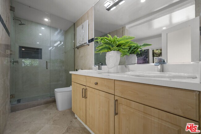 Building Photo - 3453 Green Vista Dr