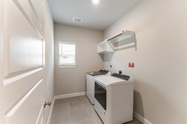 Building Photo - 4322 Pale Fox Ln