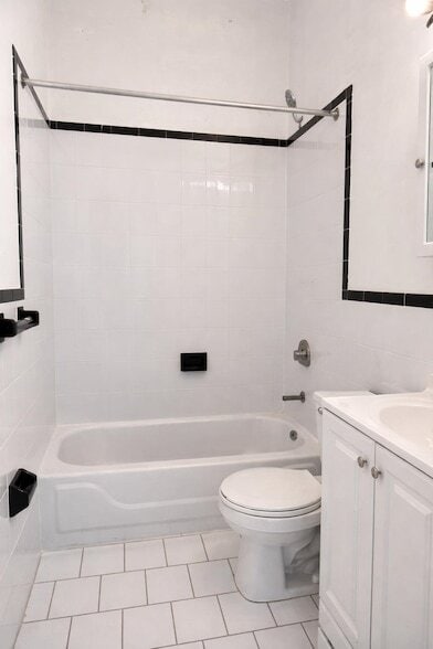 Building Photo - 163 Christopher Columbus Dr