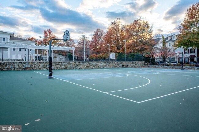 Building Photo - 92 Chevy Chase St