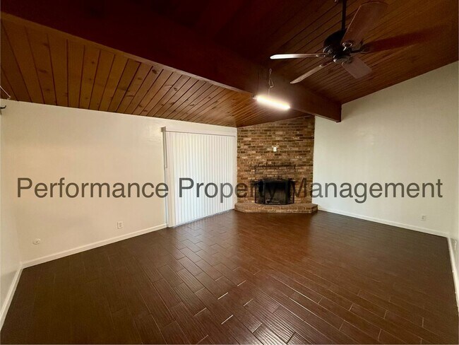 Building Photo - 2706 Pasadena St