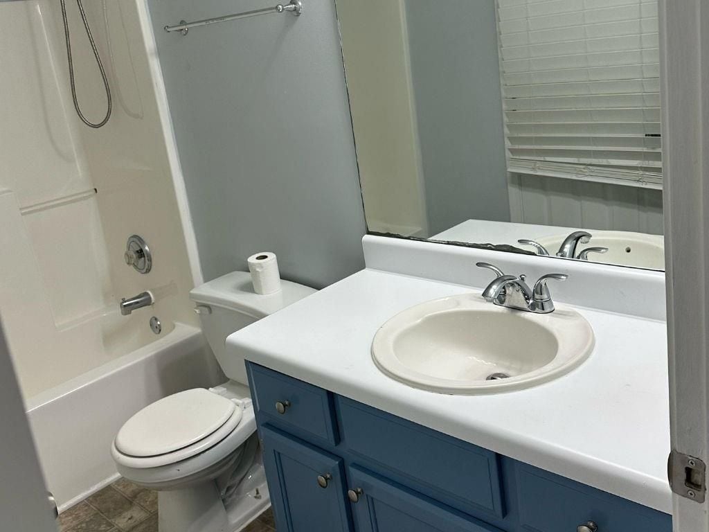 Building Photo - 1261 Lakeview Rd