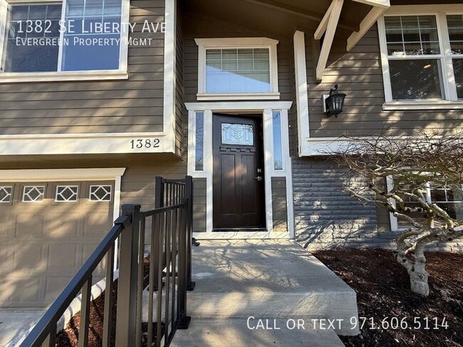 Building Photo - 1382 SE Liberty Ave