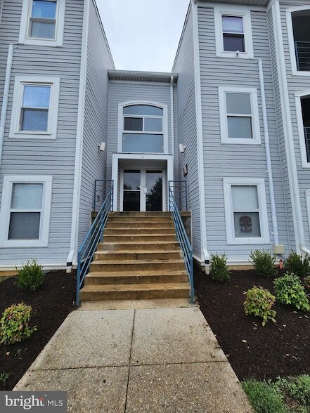 Building Photo - 10 Greystone Ct