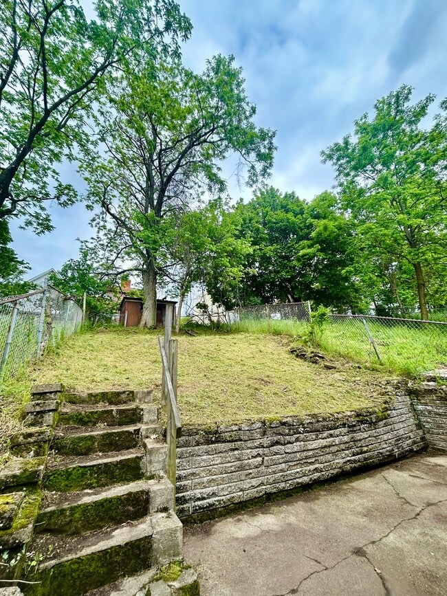 Building Photo - Now Leasing: Beautiful 3-Bedroom Home l Ri...