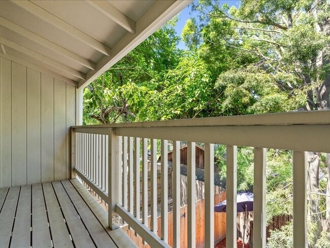 Building Photo - Healdsburg 2BR/1.5 Condo, 2 story, walk to...