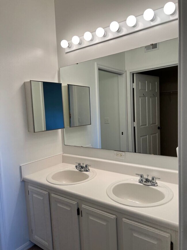 Building Photo - Spacious 2/2 in The Links at Haile #u131