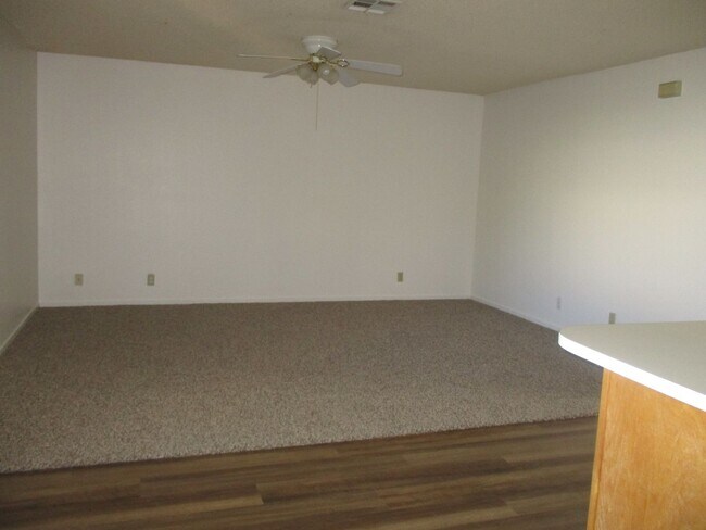 Building Photo - APPLICATION APPROVED- Rock Springs I Condo...