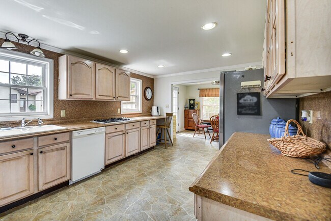 Building Photo - 31345 Sunset Dr