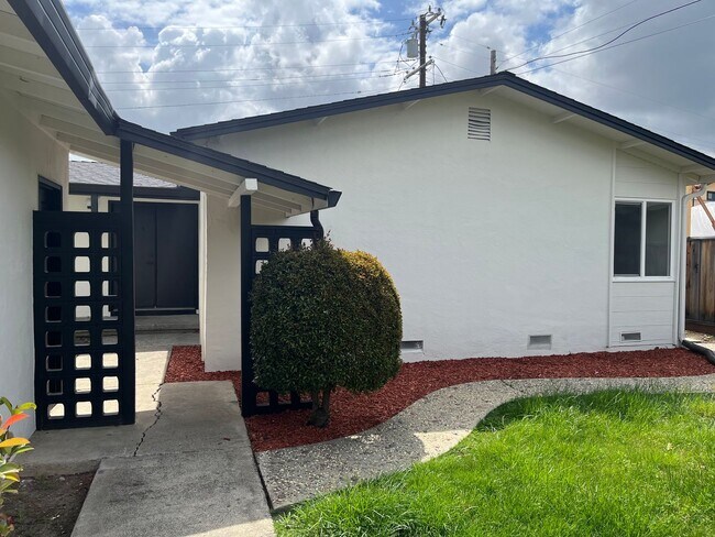 Building Photo - Remodeled Cupertino Gem in Top-Rated School District!