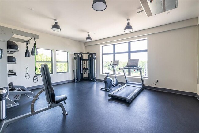 Building Photo - 112 Rogers St NE