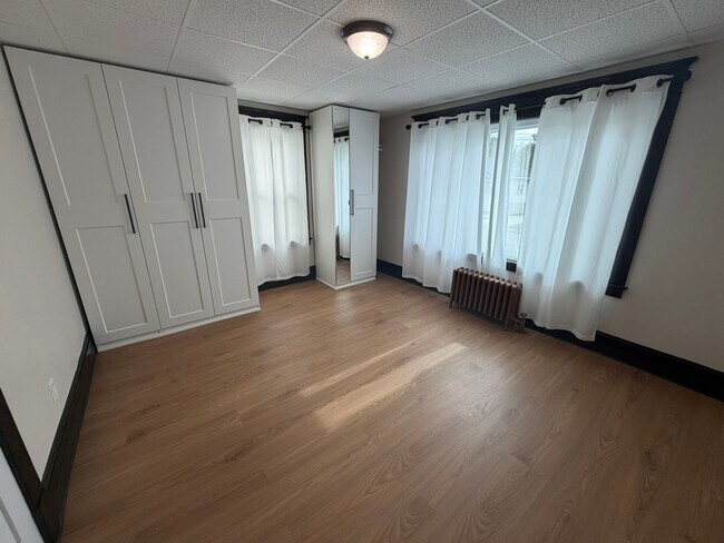 Building Photo - 37 Beauregard St