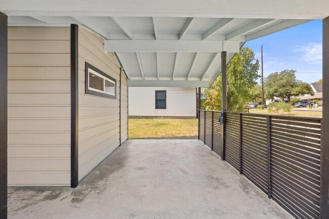 Building Photo - 4709 Mt Vernon Dr