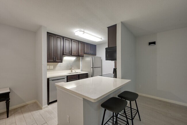 Building Photo - 1860 White Oak Dr