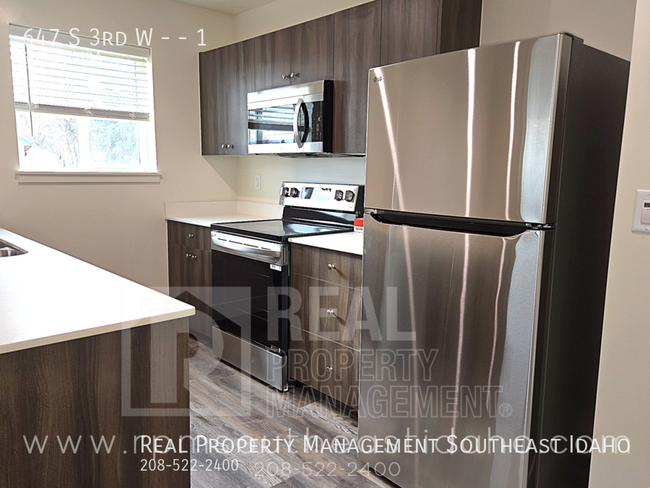 Building Photo - 647 S 3rd W