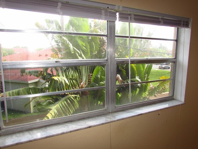 Building Photo - 5100 SW 41st St