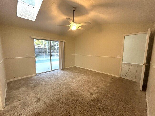 Building Photo - 8008 Aspencrest Ct