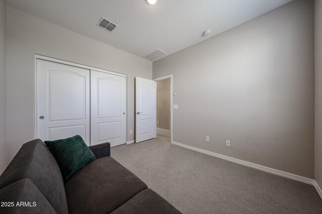 Building Photo - 3813 E Branham Ln