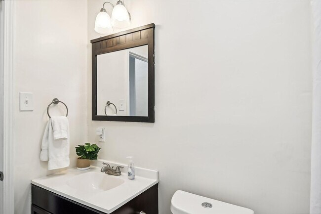 Building Photo - 300 Mercedes Ave