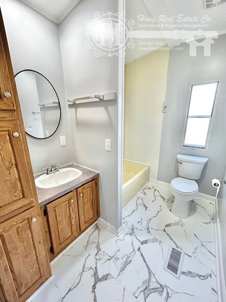 Building Photo - 2008 Burnett Church Rd