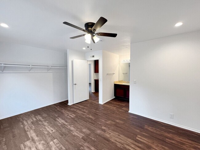 Building Photo - Charming 3B/2BA Home in Bay Terraces W/ W/D, A/C, Fireplace, Covered Patio, and Large Backyard!