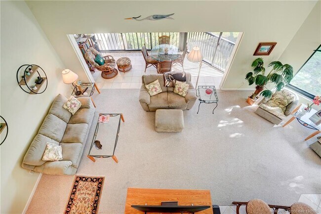 Building Photo - 233 NE Edgewater Dr