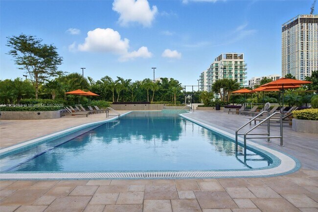 Building Photo - 700 NE 24th St