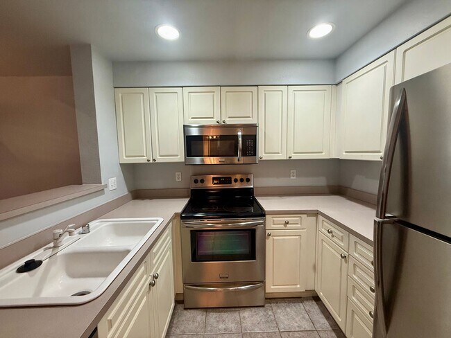 Building Photo - University District Condo