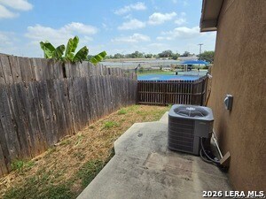 Building Photo - 610 Meadow Arbor Ln