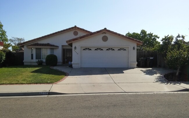 Building Photo - Custom 3 Bd 2ba Home at River Oaks Community