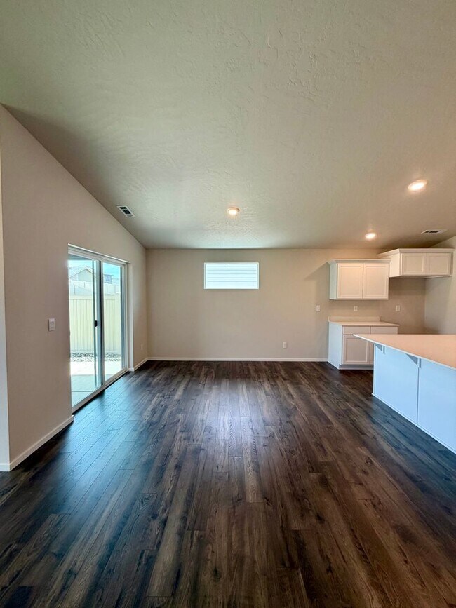 Building Photo - Beautiful & Brand New- 4 bed, 2 bath w/Quartz Countertops & Fenced Yard