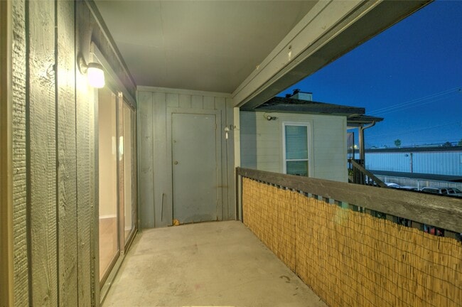 Building Photo - 9009 Richmond Ave.