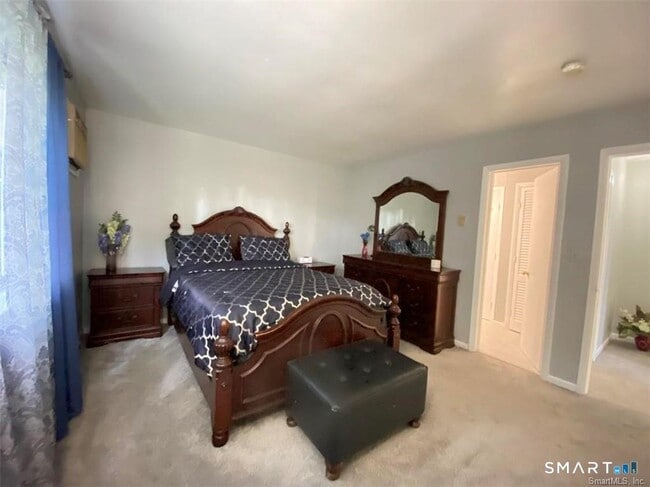 Building Photo - 19 Somers St