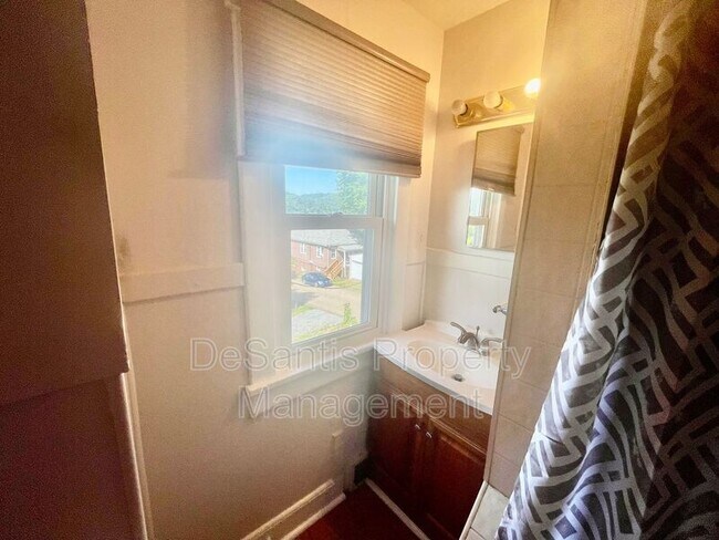 Building Photo - 425 Mt Vernon Ave