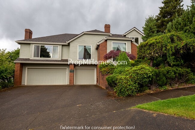Building Photo - Discover Tranquil Living in Northwest Heights!