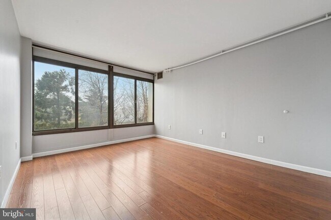 Building Photo - 2001 Hamilton St