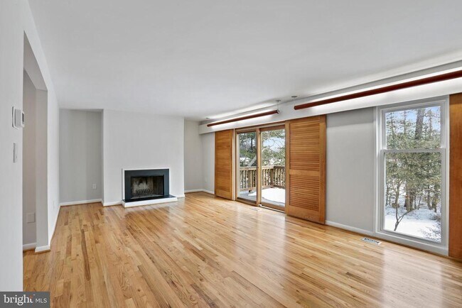 Building Photo - 1644 Wainwright Dr