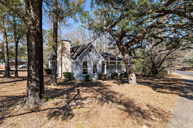 Building Photo - 3 Bed/2 Bath Home on Corner Lot!