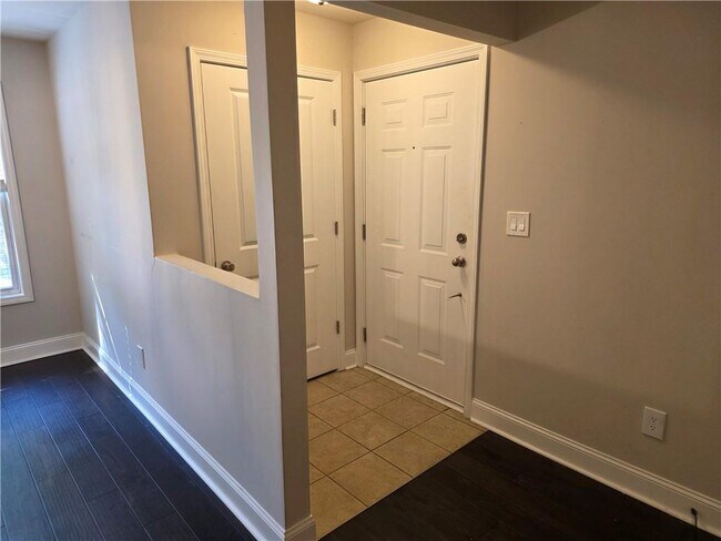 Building Photo - 1304 Madison Ln S E