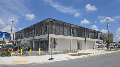 Building Photo - 4124 E 8th Ct