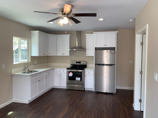 Building Photo - Cute and Spacious 1+1  ADU Apartment in Pa...