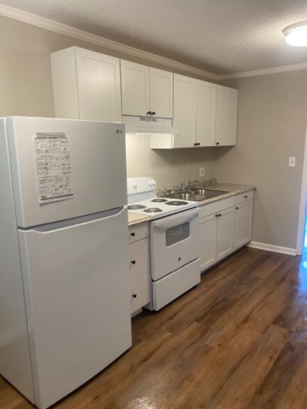 Building Photo - 3950 S Dixie Rd