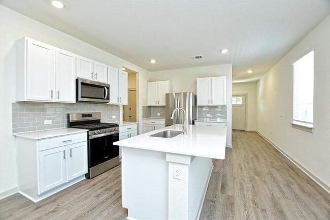 Building Photo - 204 Merrick Rd